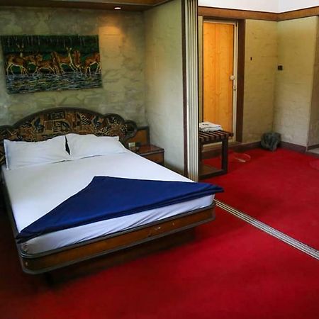 Hotel Happy Home Мумбаи Экстерьер фото