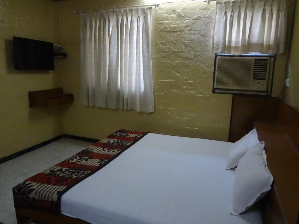 Hotel Happy Home Мумбаи Экстерьер фото