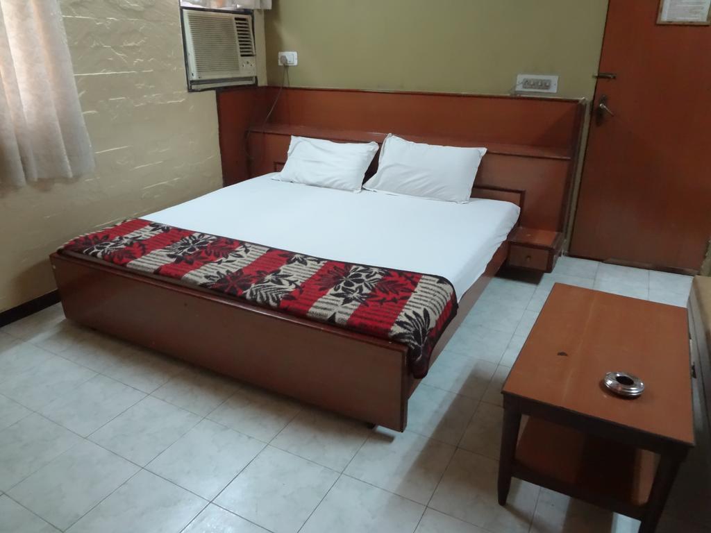 Hotel Happy Home Мумбаи Экстерьер фото