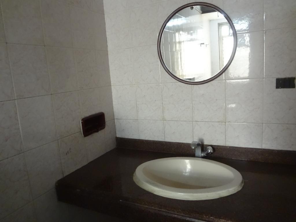 Hotel Happy Home Мумбаи Экстерьер фото
