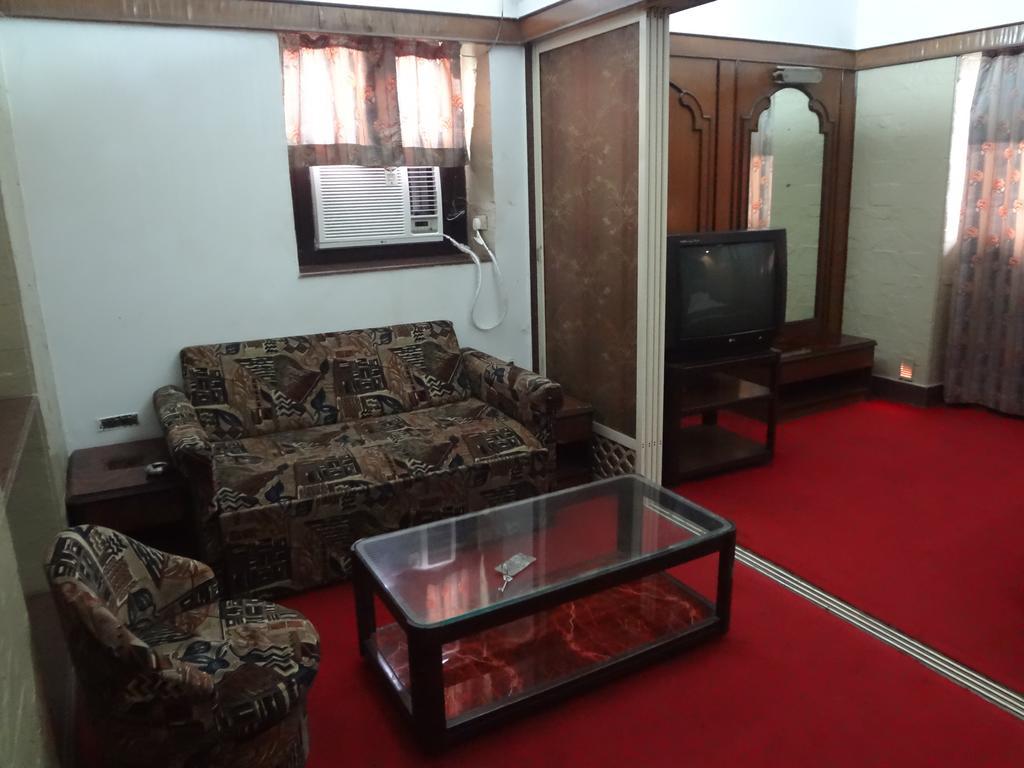 Hotel Happy Home Мумбаи Экстерьер фото
