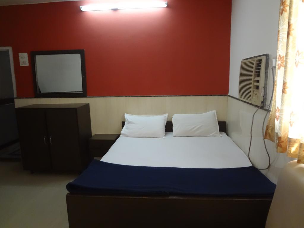 Hotel Happy Home Мумбаи Экстерьер фото