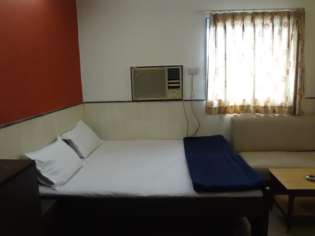 Hotel Happy Home Мумбаи Экстерьер фото