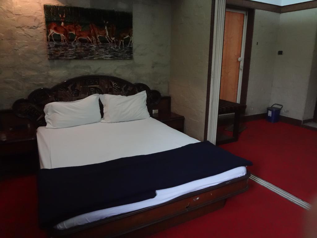 Hotel Happy Home Мумбаи Экстерьер фото