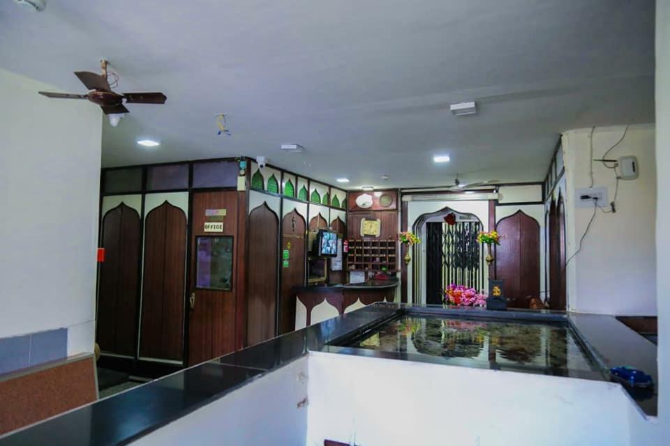 Hotel Happy Home Мумбаи Экстерьер фото