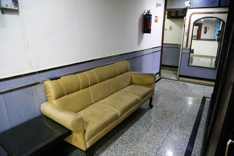 Hotel Happy Home Мумбаи Экстерьер фото