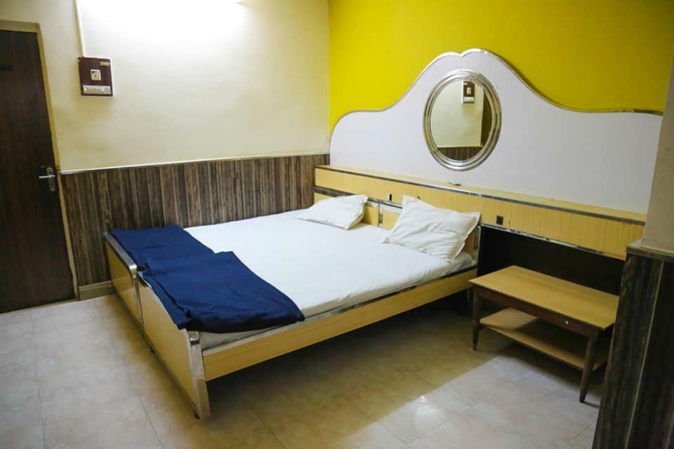 Hotel Happy Home Мумбаи Экстерьер фото