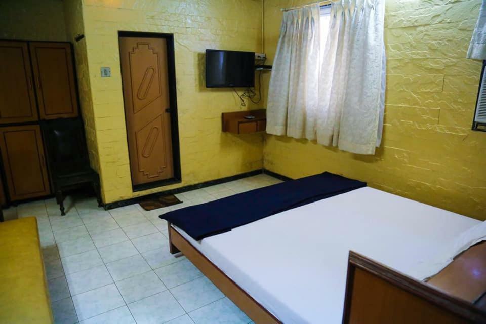 Hotel Happy Home Мумбаи Экстерьер фото